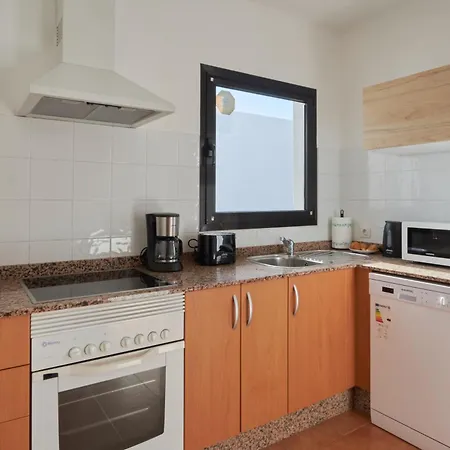 Maria De Timanfaya - Sea And Mountains Views, Pool, Wifi, 15 Minutes Walk To Marina Rubicon Feriehus