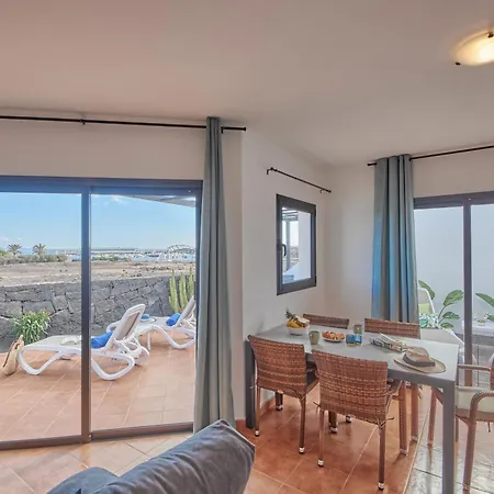 Дом отдыха Maria De Timanfaya - Sea And Mountains Views, Pool, Wifi, 15 Minutes Walk To Marina Rubicon Коста Бланка