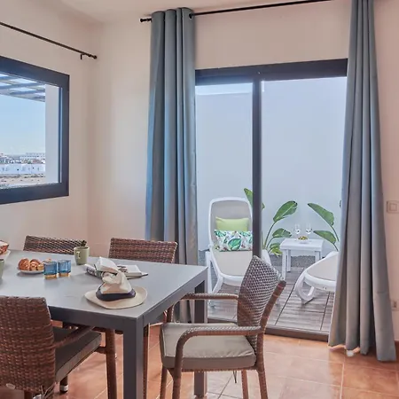 Дом отдыха Maria De Timanfaya - Sea And Mountains Views, Pool, Wifi, 15 Minutes Walk To Marina Rubicon