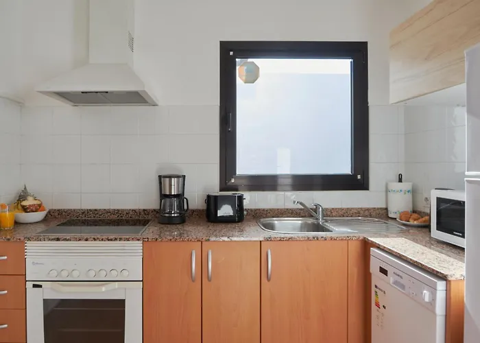 Maria De Timanfaya - Sea And Mountains Views, Pool, Wifi, 15 Minutes Walk To Marina Rubicon Tatil Evi