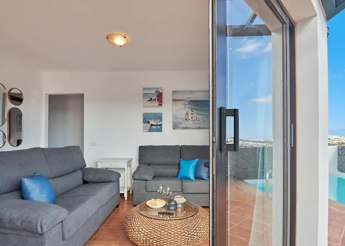 Holiday home Maria De Timanfaya - Sea And Mountains Views, Pool, Wifi, 15 Minutes Walk To Marina Rubicon *