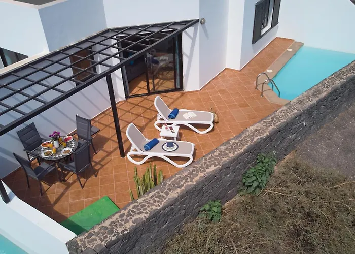 Holiday home Maria De Timanfaya - Sea And Mountains Views, Pool, Wifi, 15 Minutes Walk To Marina Rubicon Playa Blanca (Lanzarote)