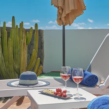 Semesterbostad Maria De Timanfaya - Sea And Mountains Views, Pool, Wifi, 15 Minutes Walk To Marina Rubicon Playa Blanca (Lanzarote)