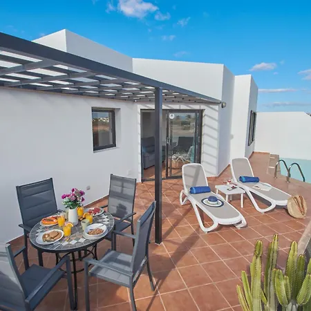 Semesterbostad Maria De Timanfaya - Sea And Mountains Views, Pool, Wifi, 15 Minutes Walk To Marina Rubicon