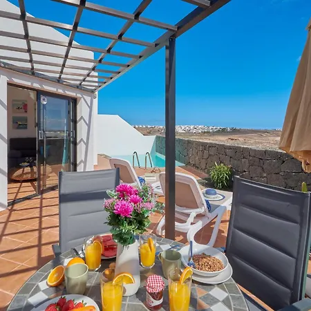 Ferienhaus Maria De Timanfaya - Sea And Mountains Views, Pool, Wifi, 15 Minutes Walk To Marina Rubicon *